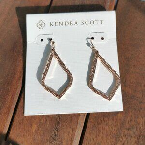 Kendra Scott Sophia Drop Earrings. Rose Gold